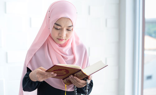 Girl reciting the Quran